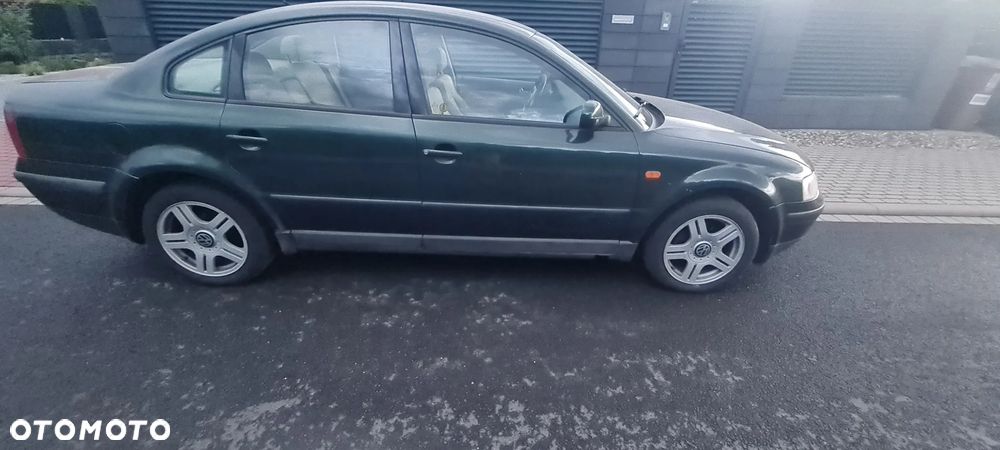 Volkswagen Passat 1.9 TDI Highline - 5