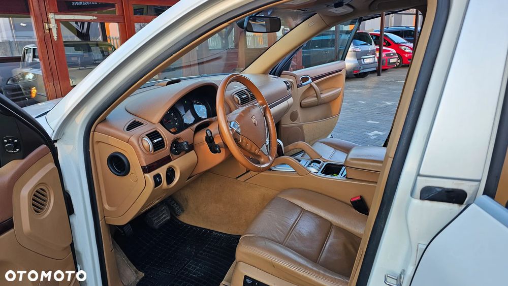 Porsche Cayenne - 8