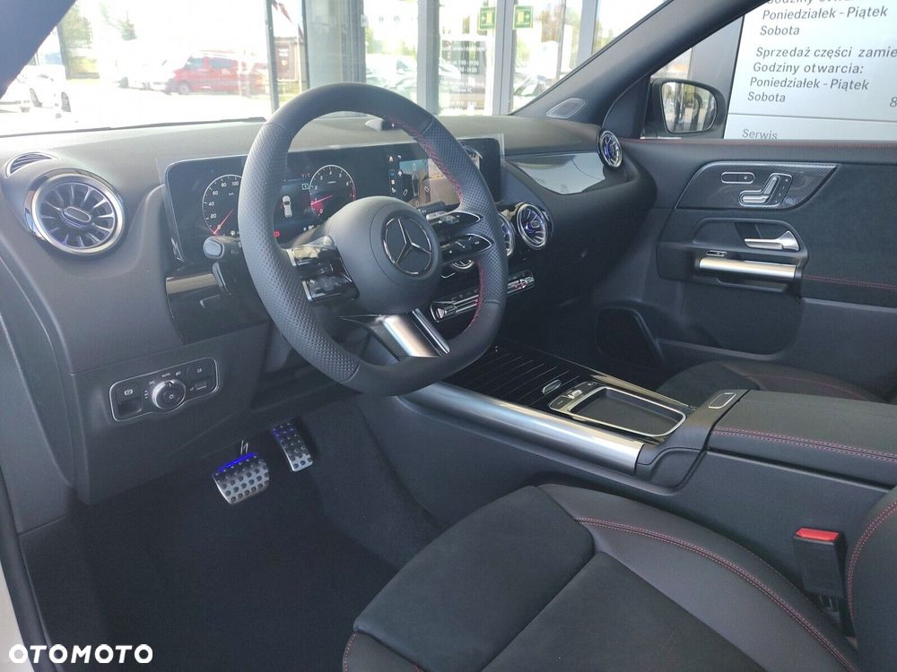 Mercedes-Benz GLA - 11