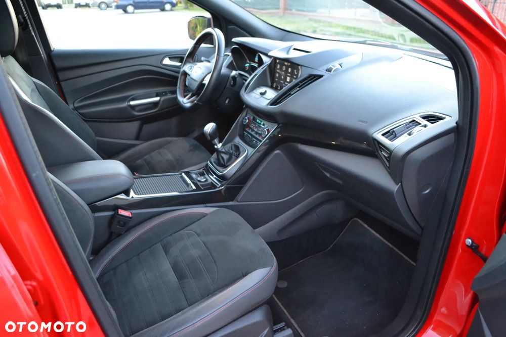 Ford Kuga 1.5 EcoBoost 2x4 ST-Line - 31