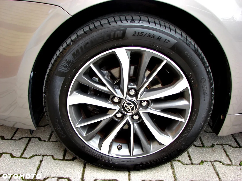 Toyota Avensis Touring Sports 1.8 Comfort - 19