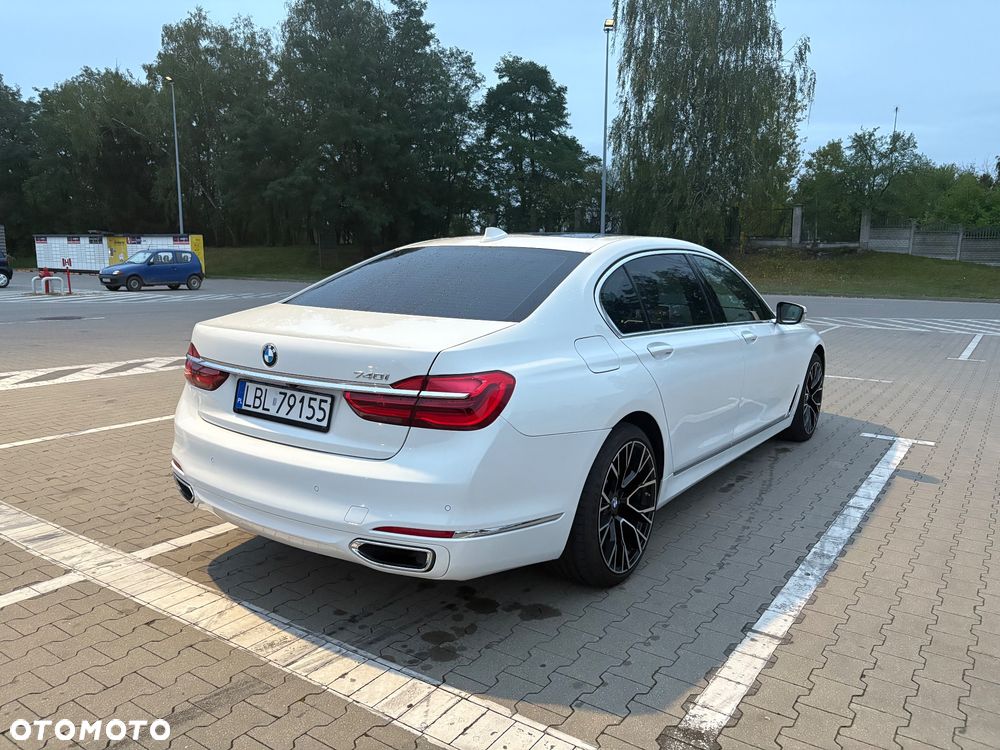 BMW Seria 7 740i - 12