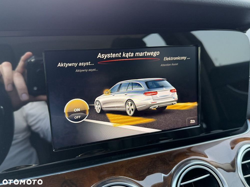 Mercedes-Benz Klasa E 220 d Exclusive - 38