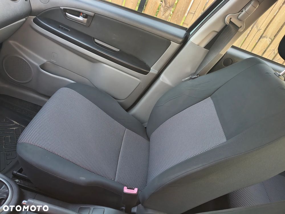 Suzuki SX4 1.5 - 10
