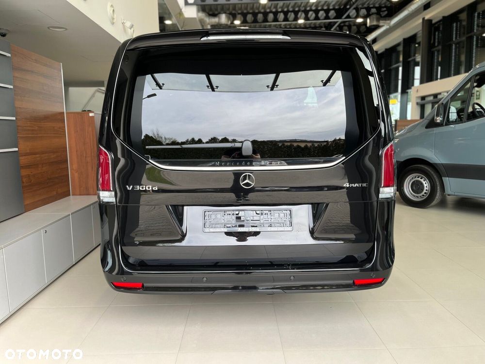 Mercedes-Benz Klasa V - 12