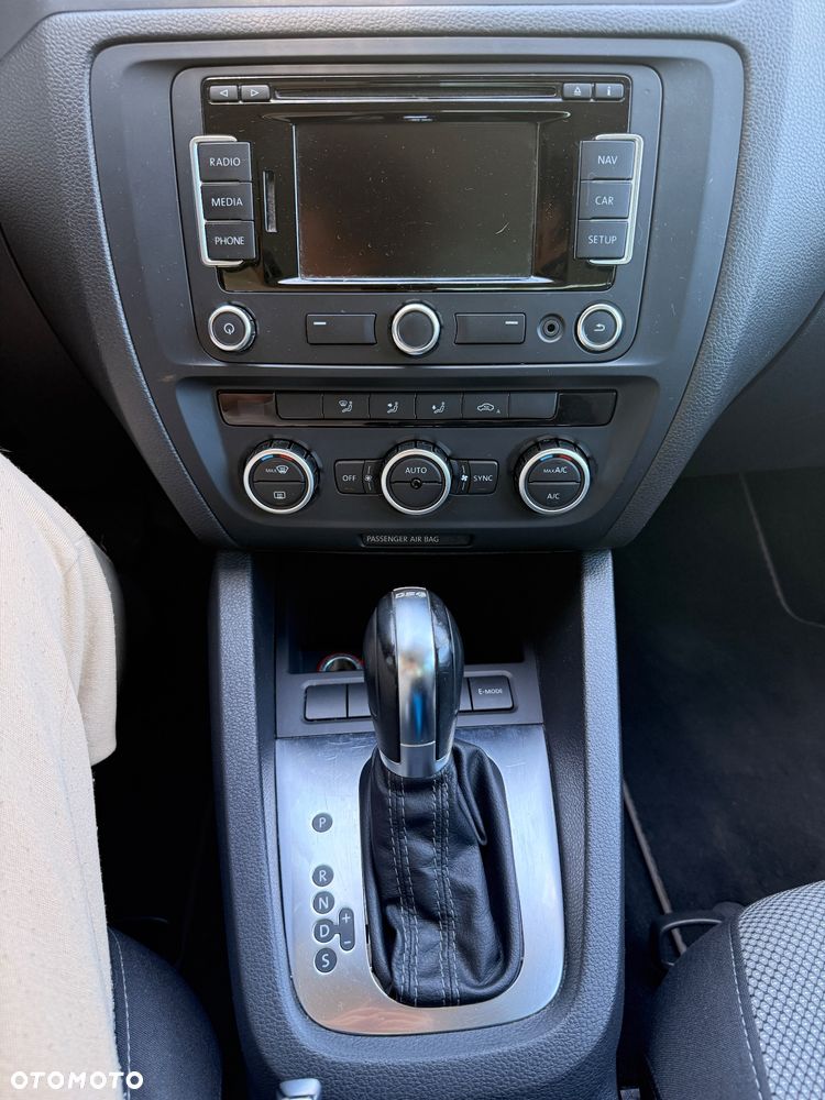 Volkswagen Jetta Hybrid - 14