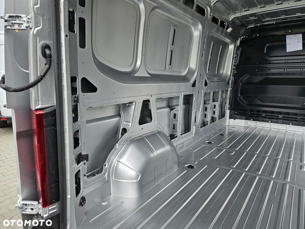 Renault Master Furgon L3H2 2.0dCi 170 AT9 - 11