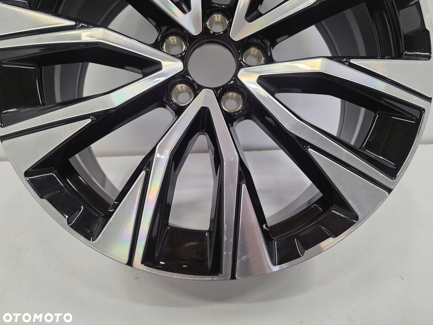 FELGA VOLVO XC60 II XC90 II XC40 S90 V90 7,5x19 ET50,5 32358566 - 5
