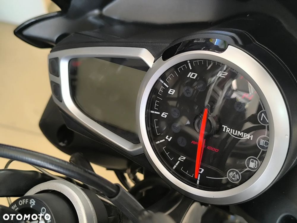 Triumph Street Triple - 27