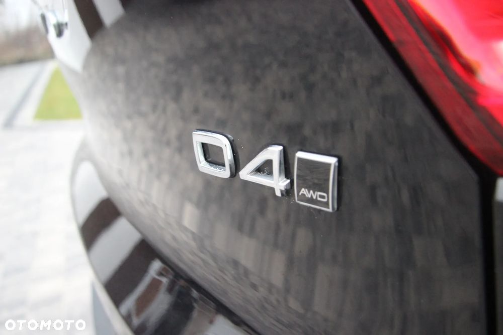 Volvo XC 40 D4 AWD Geartronic R-Design - 21