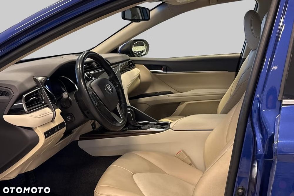 Toyota Camry 2.5 Hybrid Executive CVT - 10