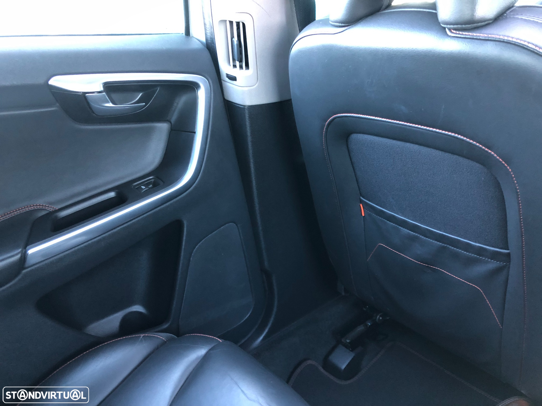 Volvo XC 60 2.0 D4 VOR Geartronic - 48