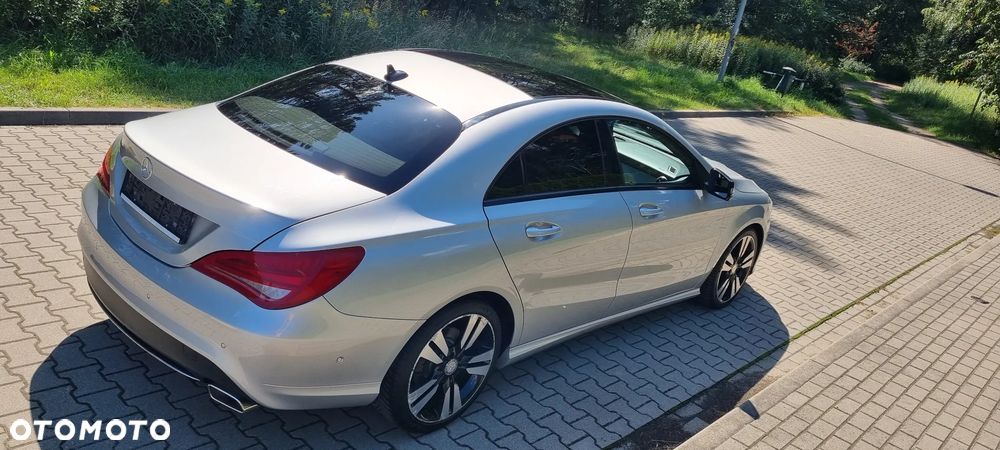 Mercedes-Benz CLA 200 7G-DCT Urban - 9