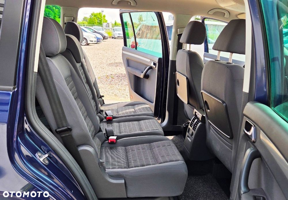 Volkswagen Touran - 33