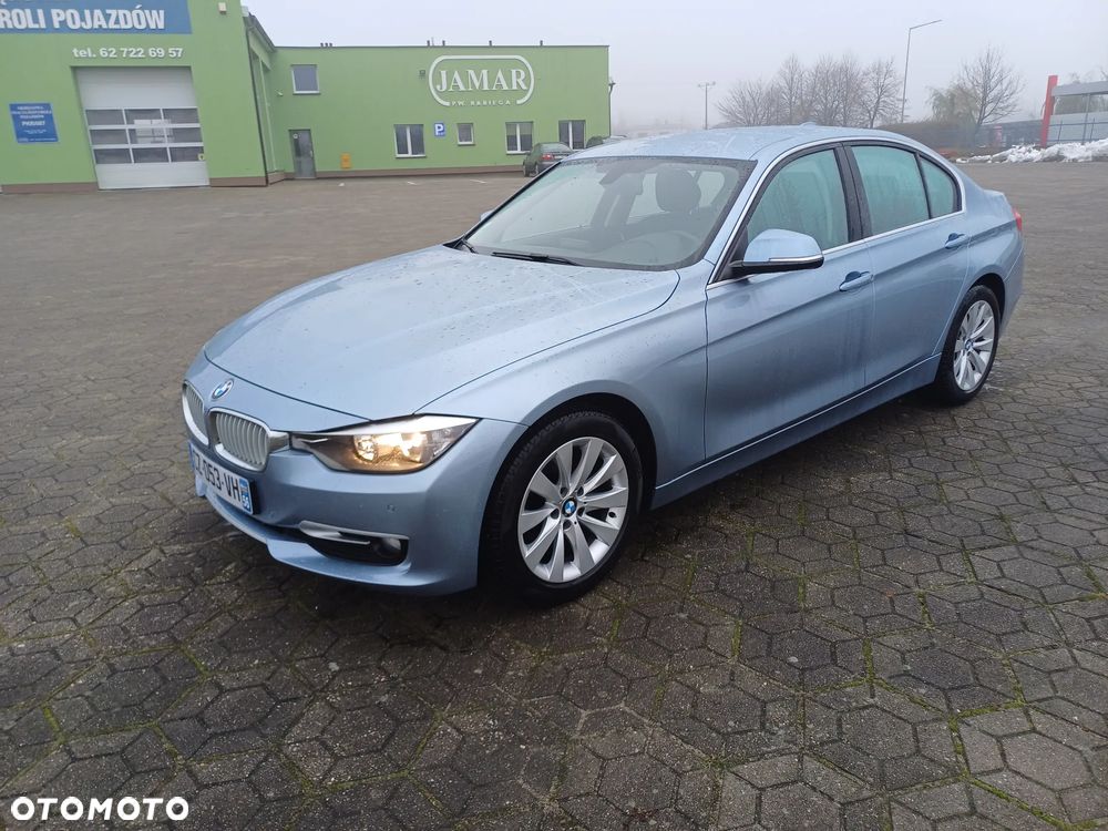 BMW Seria 3 316i Luxury Line - 2