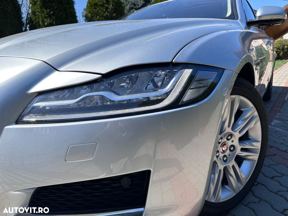 Jaguar XF 20d RWD Portfolio - 19