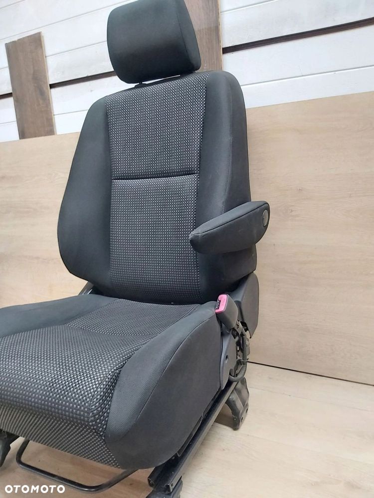 Toyota Corolla Verso II 04-08r fotel prawy przód air bag podłokietnik - 4