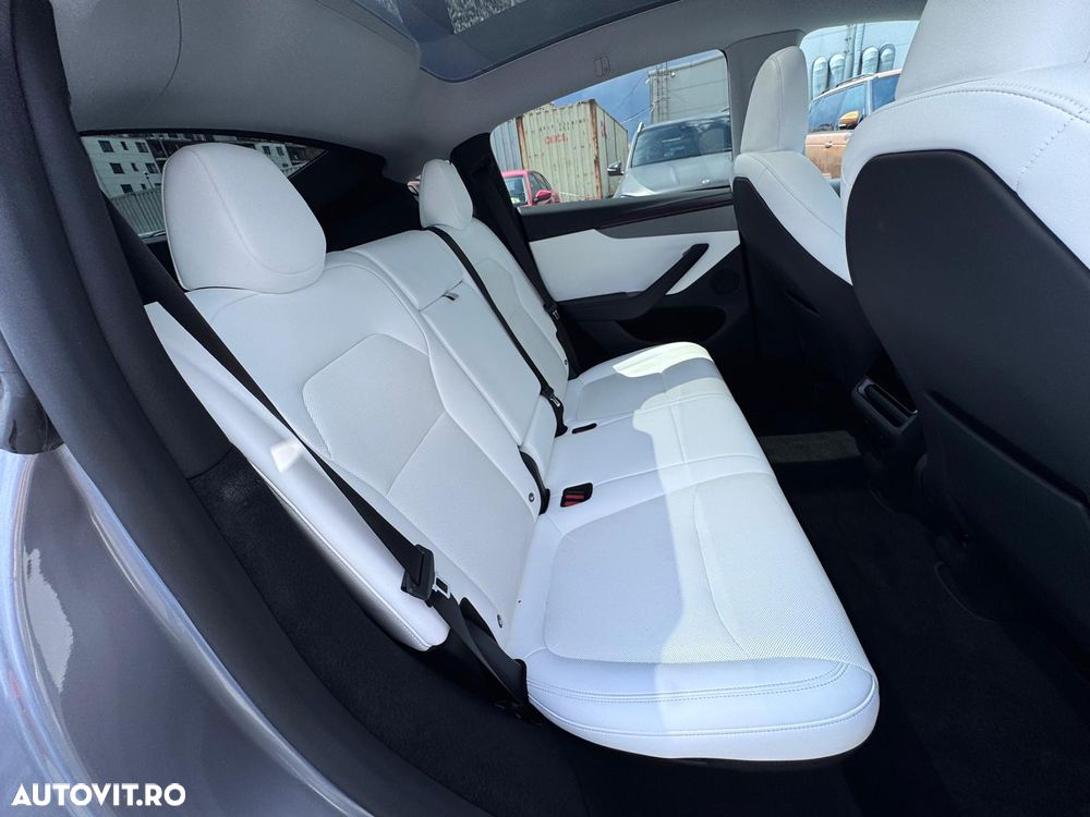 Tesla Model Y - 18