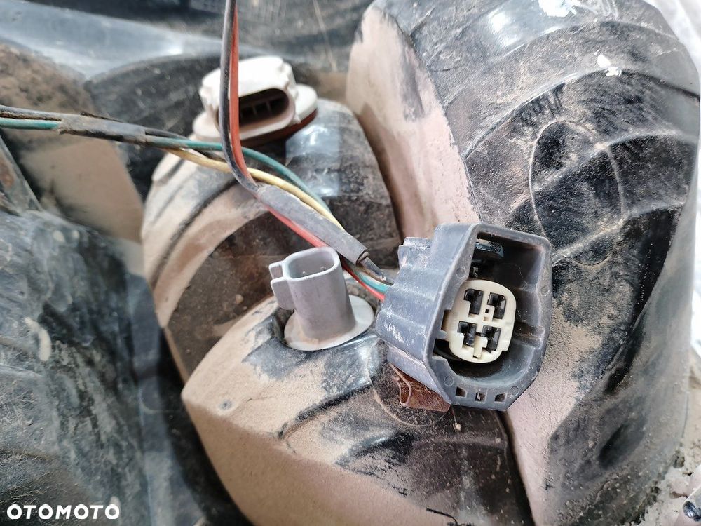 LAMPA TYLNA LEWA DODGE CALIBER 320077B  05303753  05303881 - 8