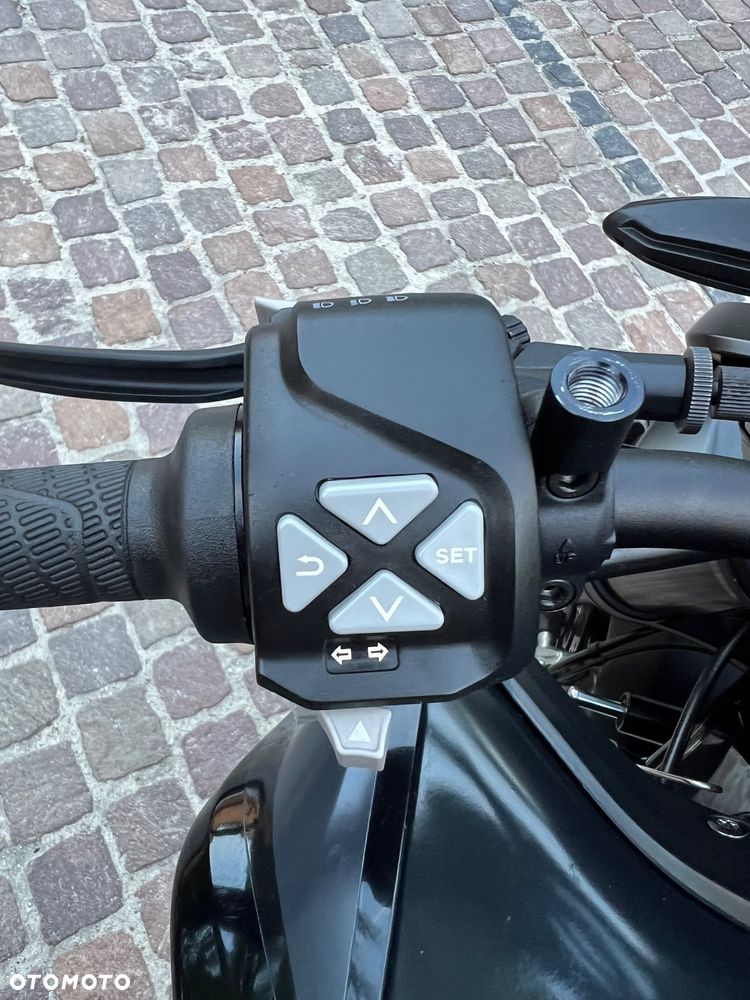 KTM DUKE 890 - 24