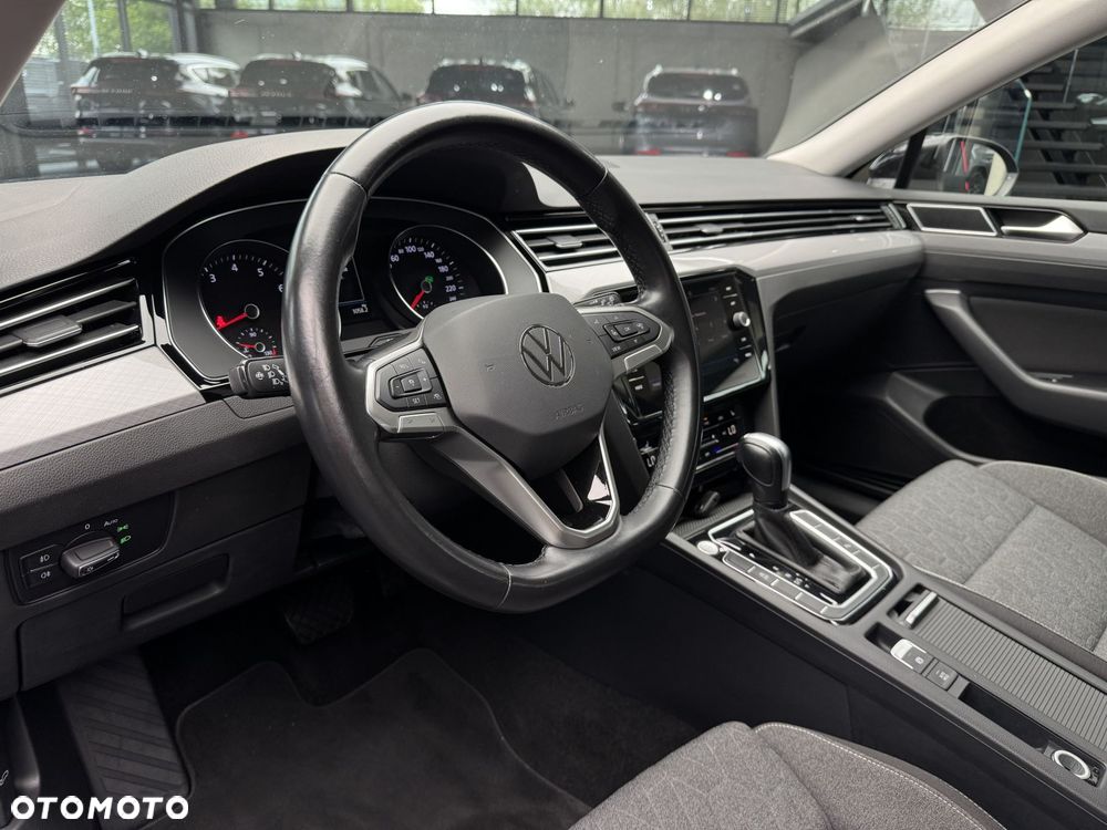 Volkswagen Passat - 10