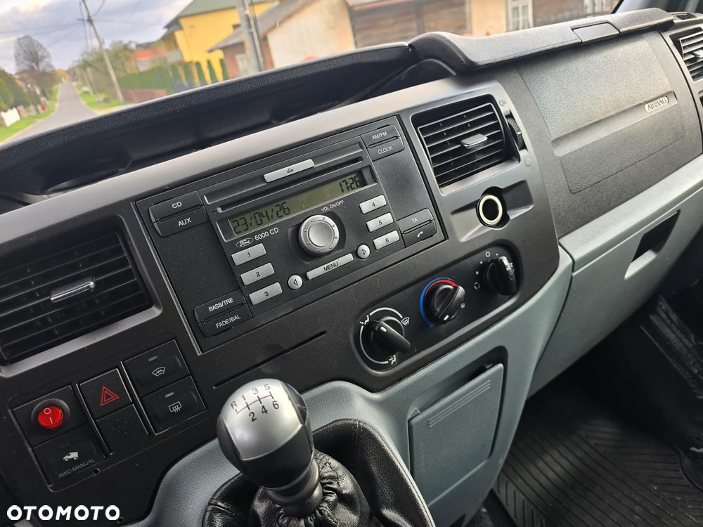 Ford Transit - 12