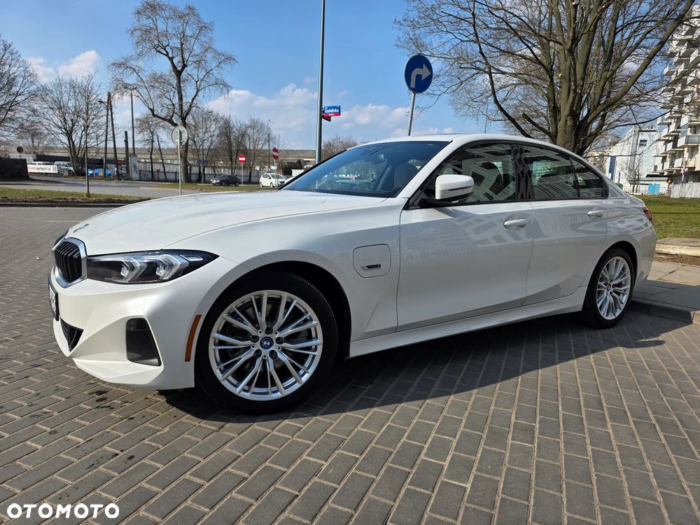 BMW Seria 3 330e xDrive M Sport - 4