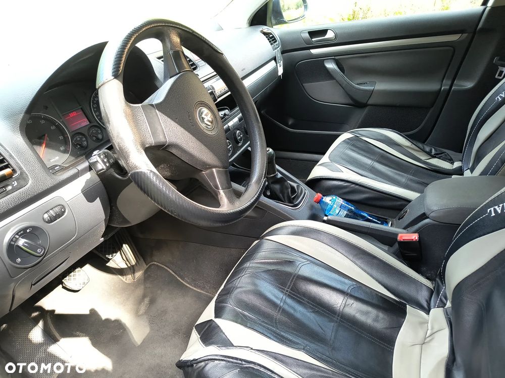 Volkswagen Jetta 1.6 FSI Trendline - 12