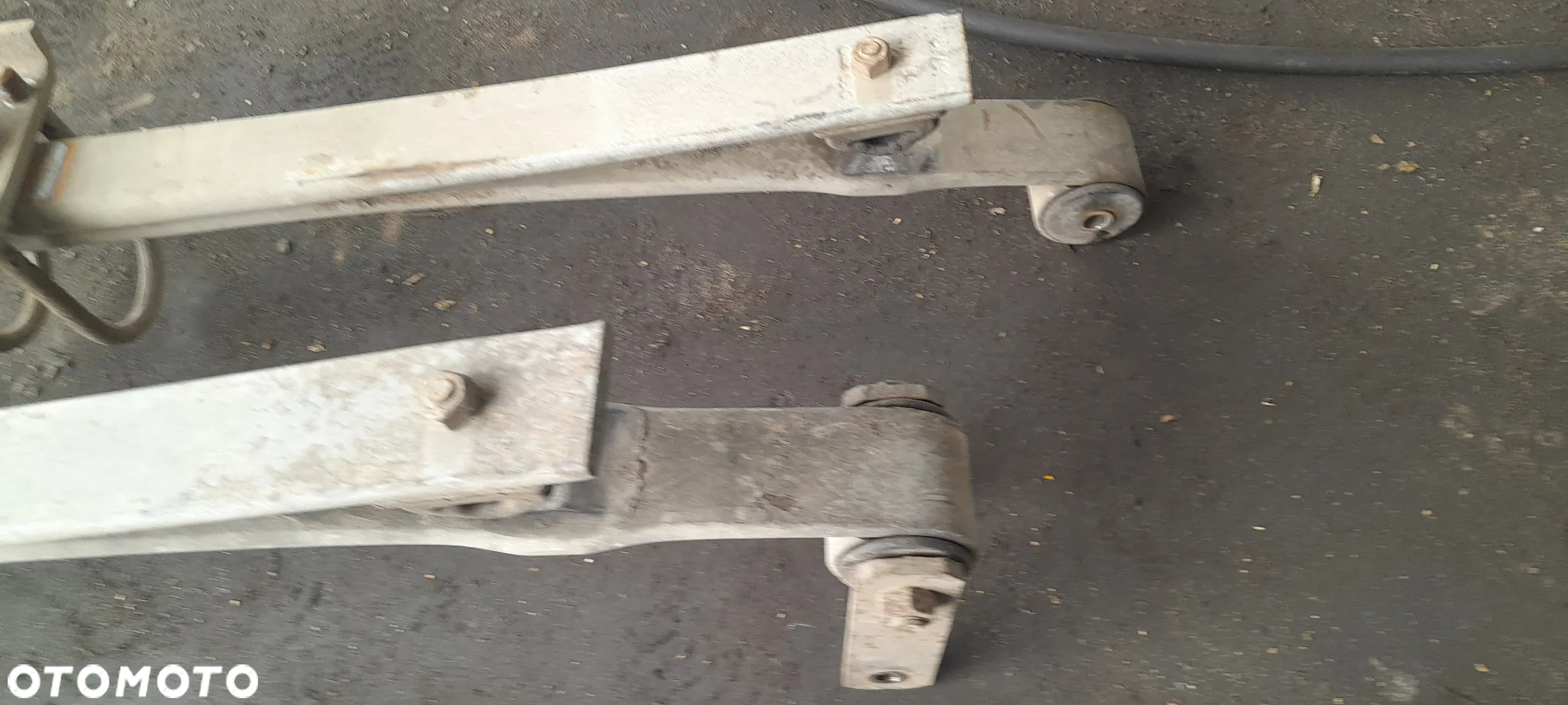 VW LT31 2.4D 2.4 D PIÓRO RESOR RESORY TYŁ TYLNE nr. 12/4 - 4