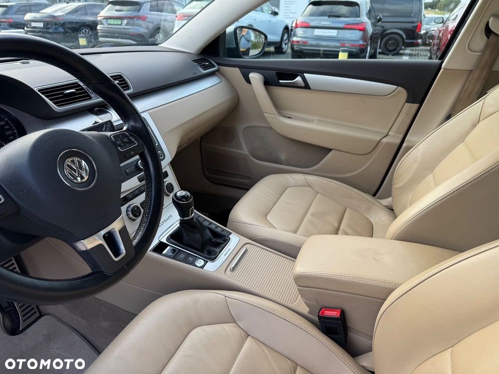 Volkswagen Passat Alltrack - 14