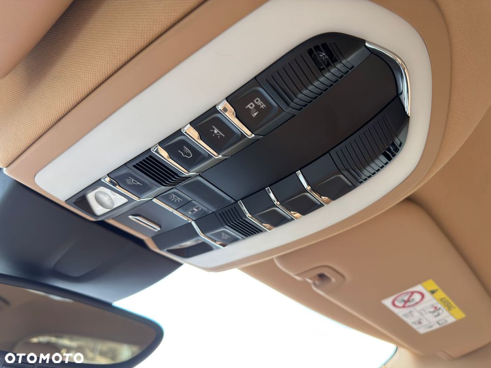 Porsche Panamera 4 - 19