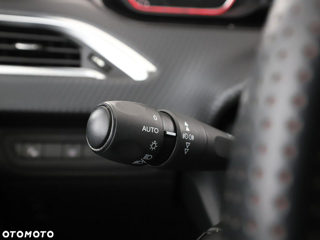 Peugeot 2008 PureTech 110 Stop&Start EAT6 GT-Line Edition - 32