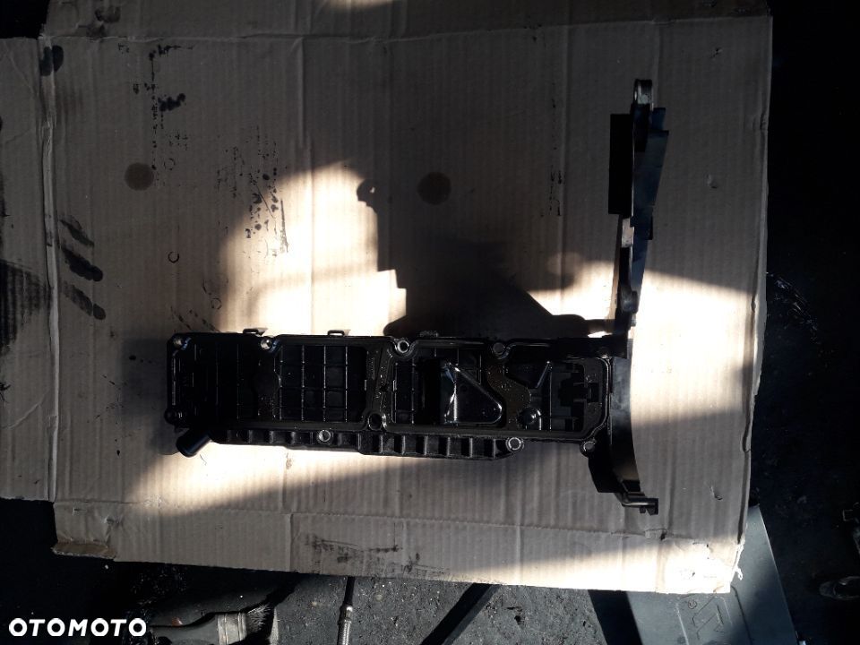 pokrywa zaworów ford volvo citroen peugeot 1.6 ehdi 8v - 2