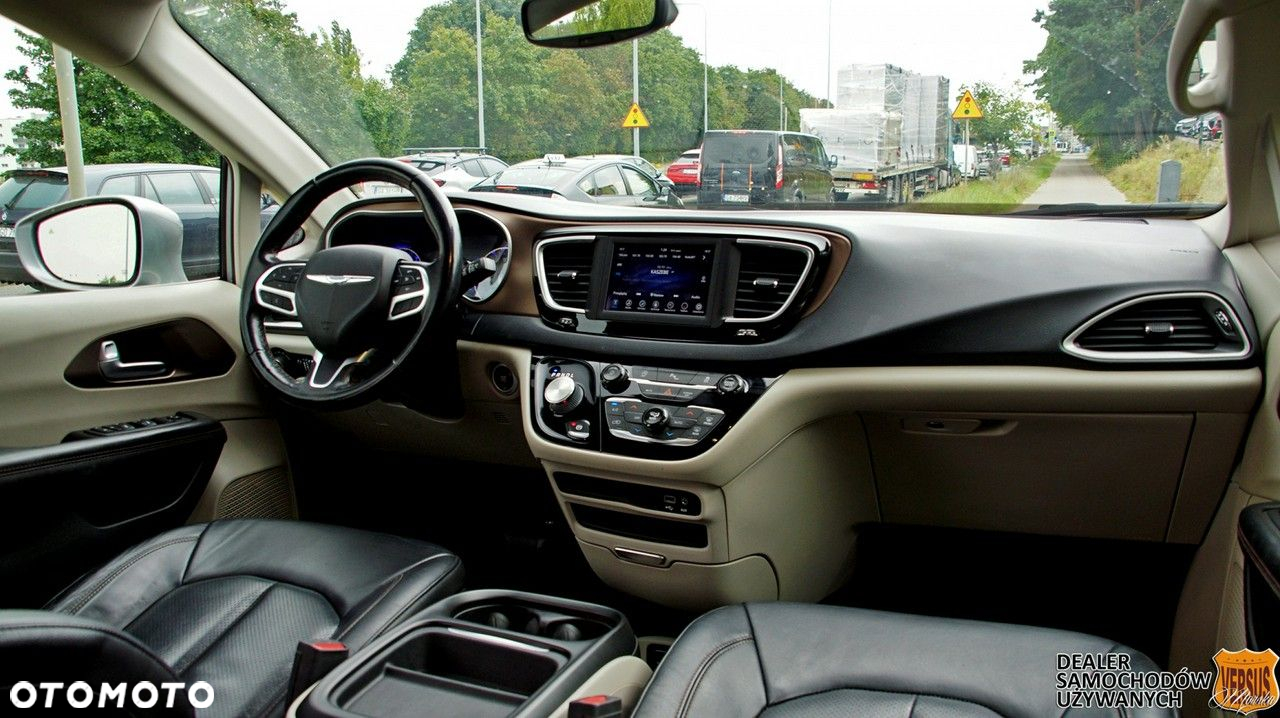 Chrysler Pacifica - 21