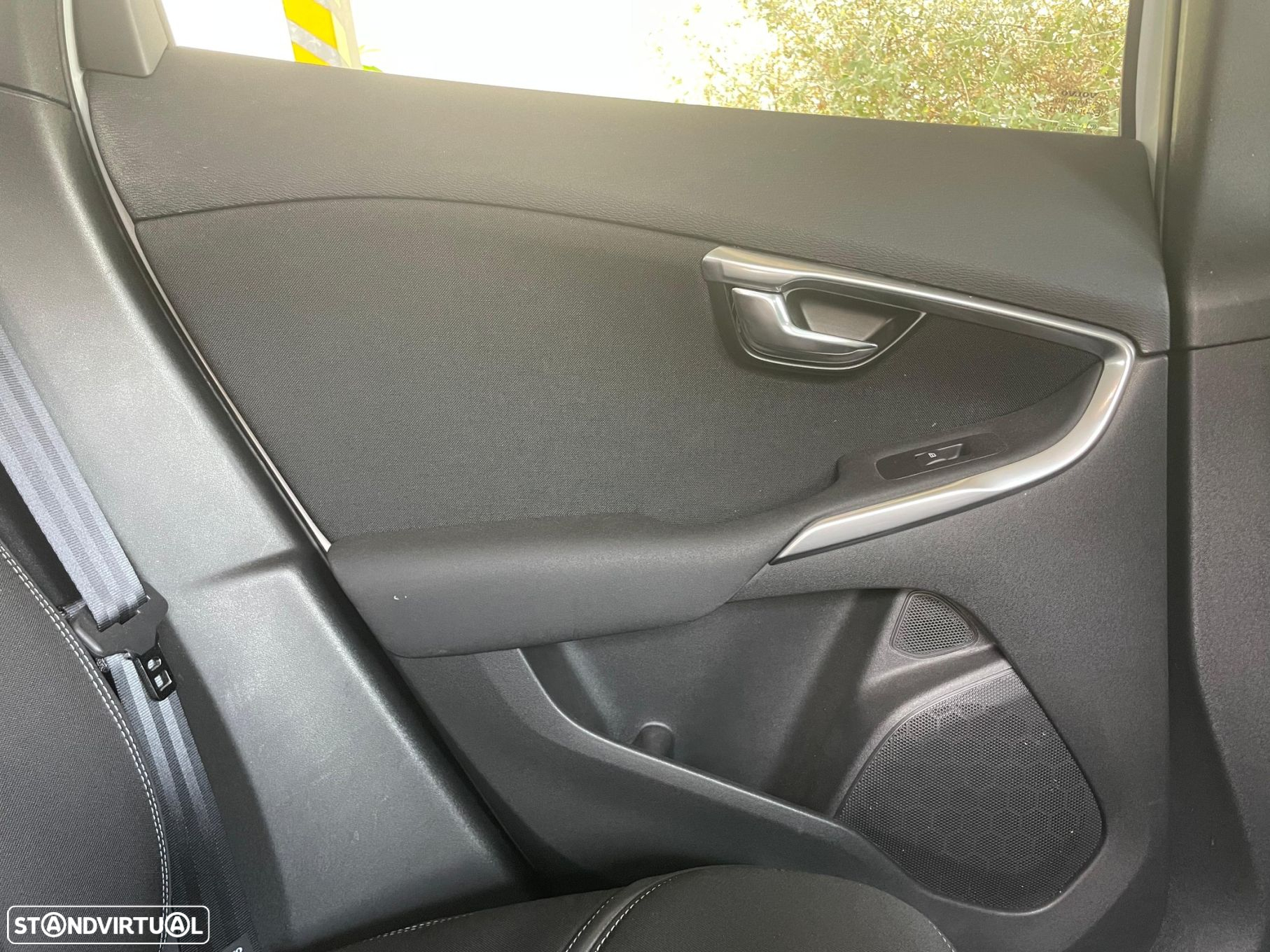 Volvo V40 2.0 D2 Momentum Eco - 14