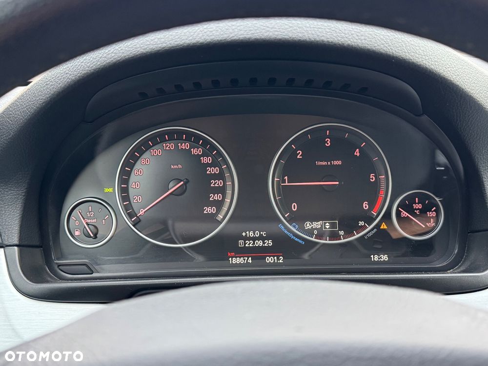BMW Seria 5 518d - 25