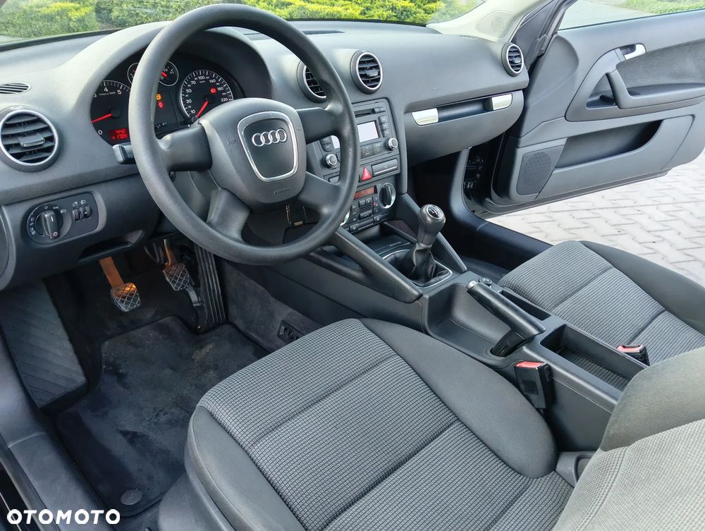 Audi A3 3-drzwiowe 1.6 Attraction - 14