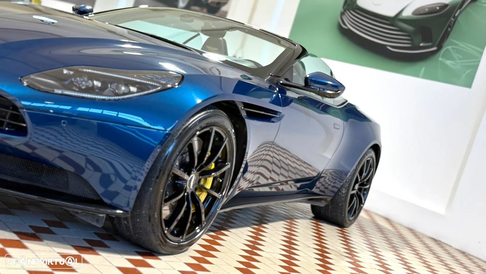 Aston Martin DB11 Volante V8 - 11