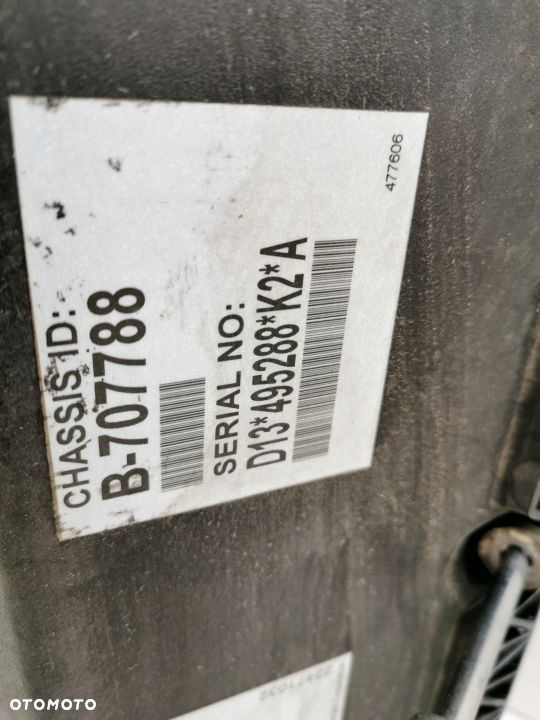 POKRYWA ZAWOROW VOLVO FH4 USZKO. - 3