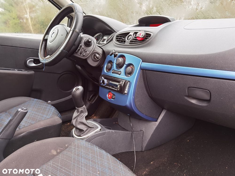 Renault Clio 1.2 16V 75 Dynamique - 10