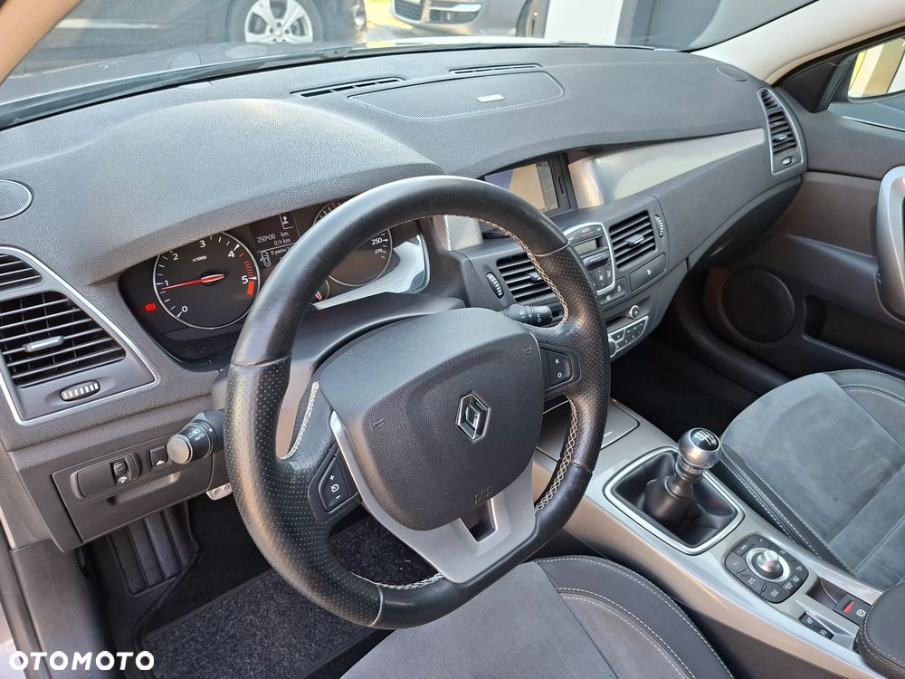 Renault Laguna dCi 150 FAP Start-Stop GT - 14