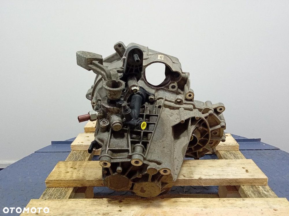 SKODA FABIA III NJ 1.0 MPI SKRZYNIA MANUALNA MANUAL UDB - 3