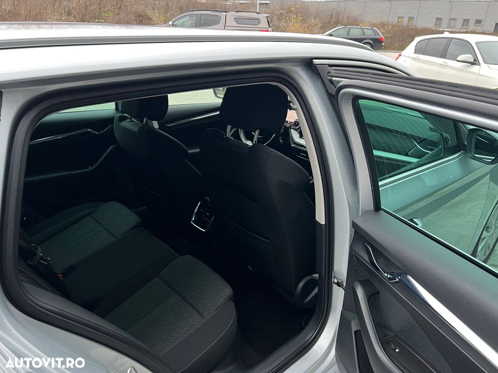 Skoda Octavia Combi 2.0 TDI DSG First Edition - 7