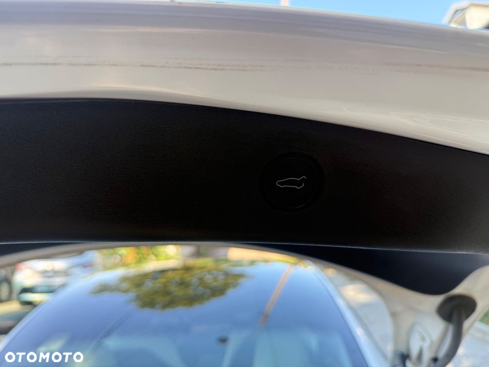 Tesla Model 3 - 24