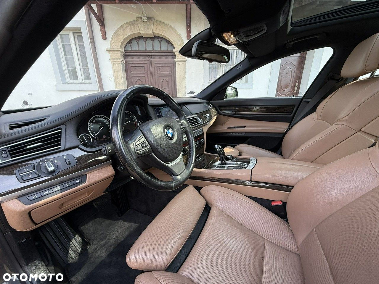BMW Seria 7 750i - 25