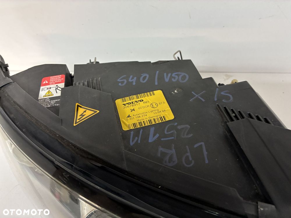 VOLVO S40 V50 LAMPA PRZÓD PRZEDNIA PRAWA  EUROPA 30678917 XENON SOCZEWKA - 2