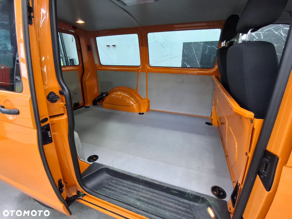 Volkswagen T6 Tansporter 4 MOTION Napęd 4x4 Webasto Klimatyzacja Grzane Fotele Hak Najmocniejsza Wersja 204 KM Pomarańczowy Służba Drogowa 9 Miejsc W Dowodzie - 24