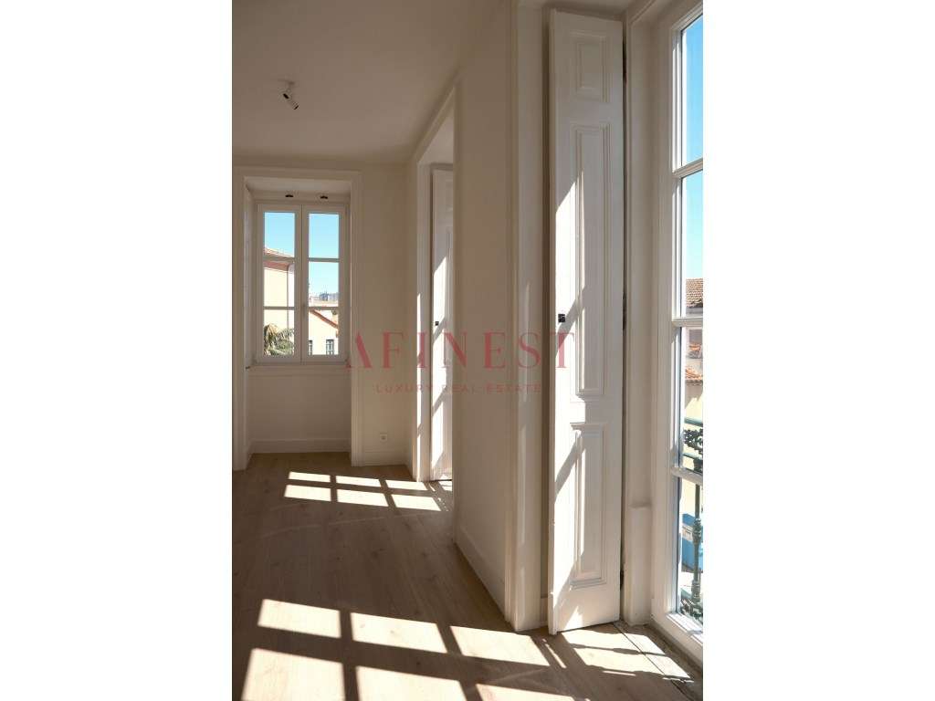 Apartamento T2 renovado em Alcântara - Grande imagem: 2/15