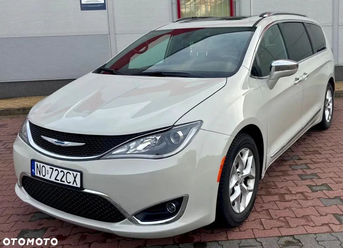Chrysler Pacifica - 1