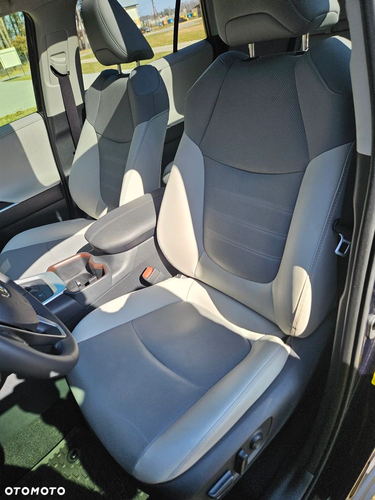 Toyota RAV4 2.5 Hybrid Black Edition by JBL 4x4 - 23